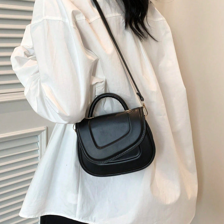 Stylish Minimalist Designer Saddle Bags