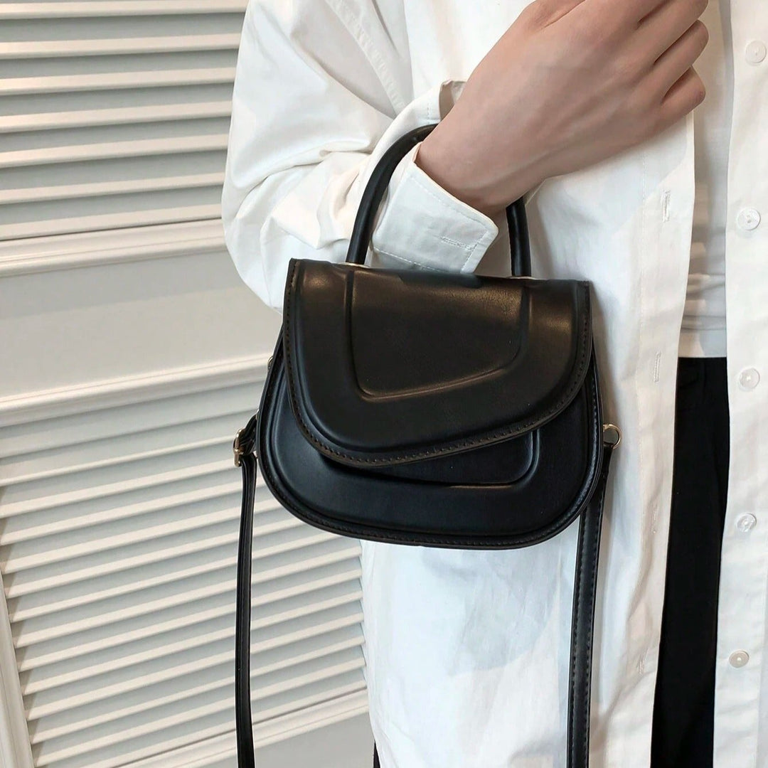 Stylish Minimalist Designer Saddle Bags