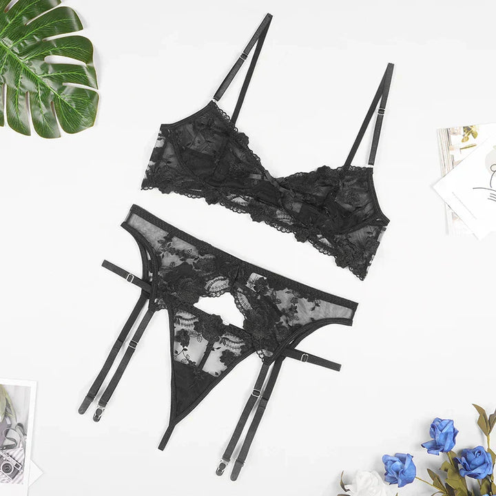 Kiana - Embroidered Lingerie Set