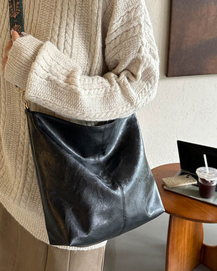 Bucket bag with large capacity and vintage shoulder strap