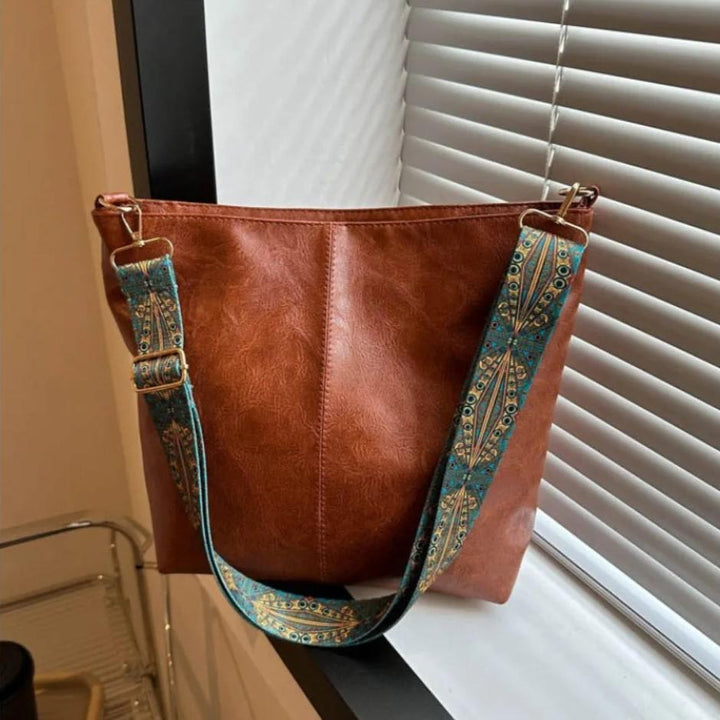 Bucket bag with large capacity and vintage shoulder strap