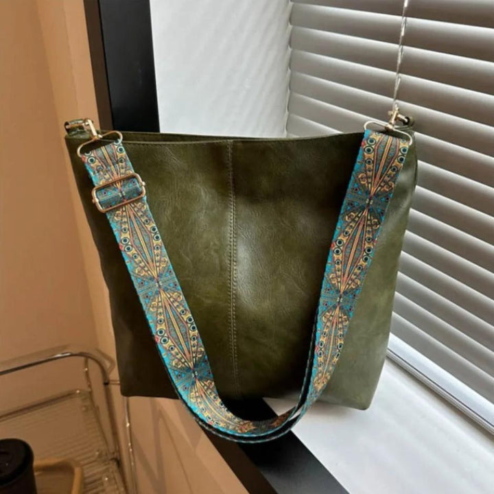 Bucket bag with large capacity and vintage shoulder strap